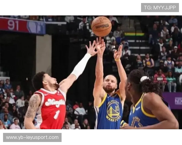 2022年总决赛：库里在关键时刻几次神级远投，让对手完全无解，夺冠瞬间令人难忘